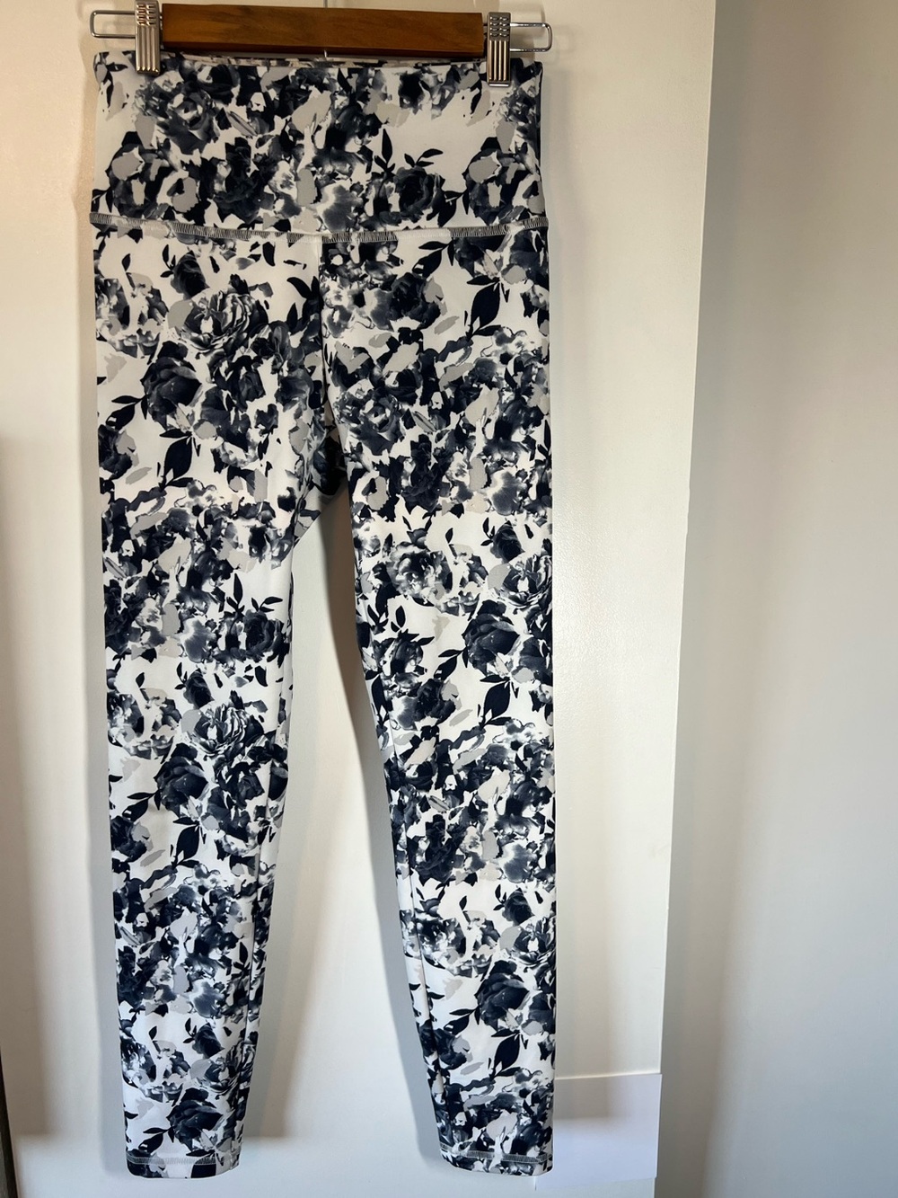 Black & White Floral High-Waist Leggings